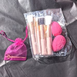 Last chance! Pink and Gold Makeup Brushes and Golden Scissors Clip Gift Set